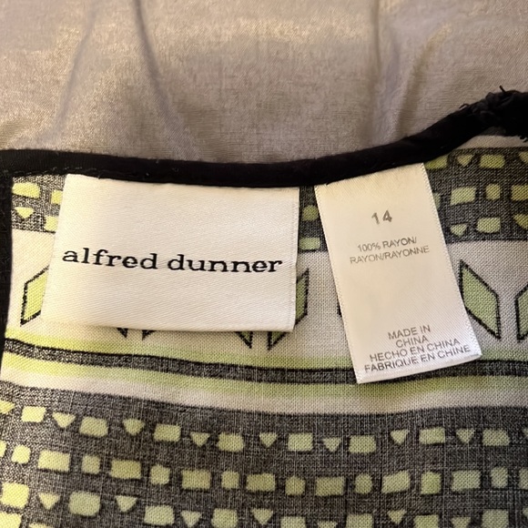 Sleeveless top - Picture 2 of 4